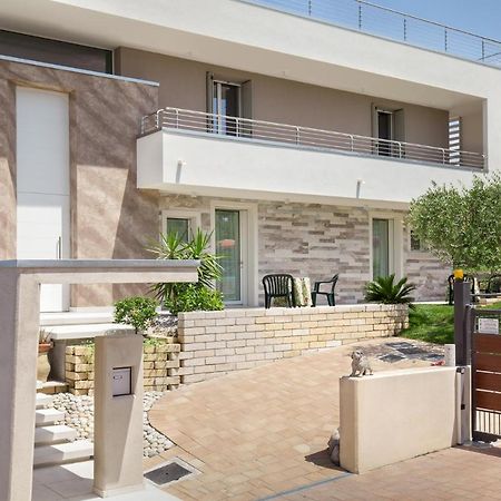 Villa Aurora-Holiday Home Apt 2 Bardolino Bagian luar foto