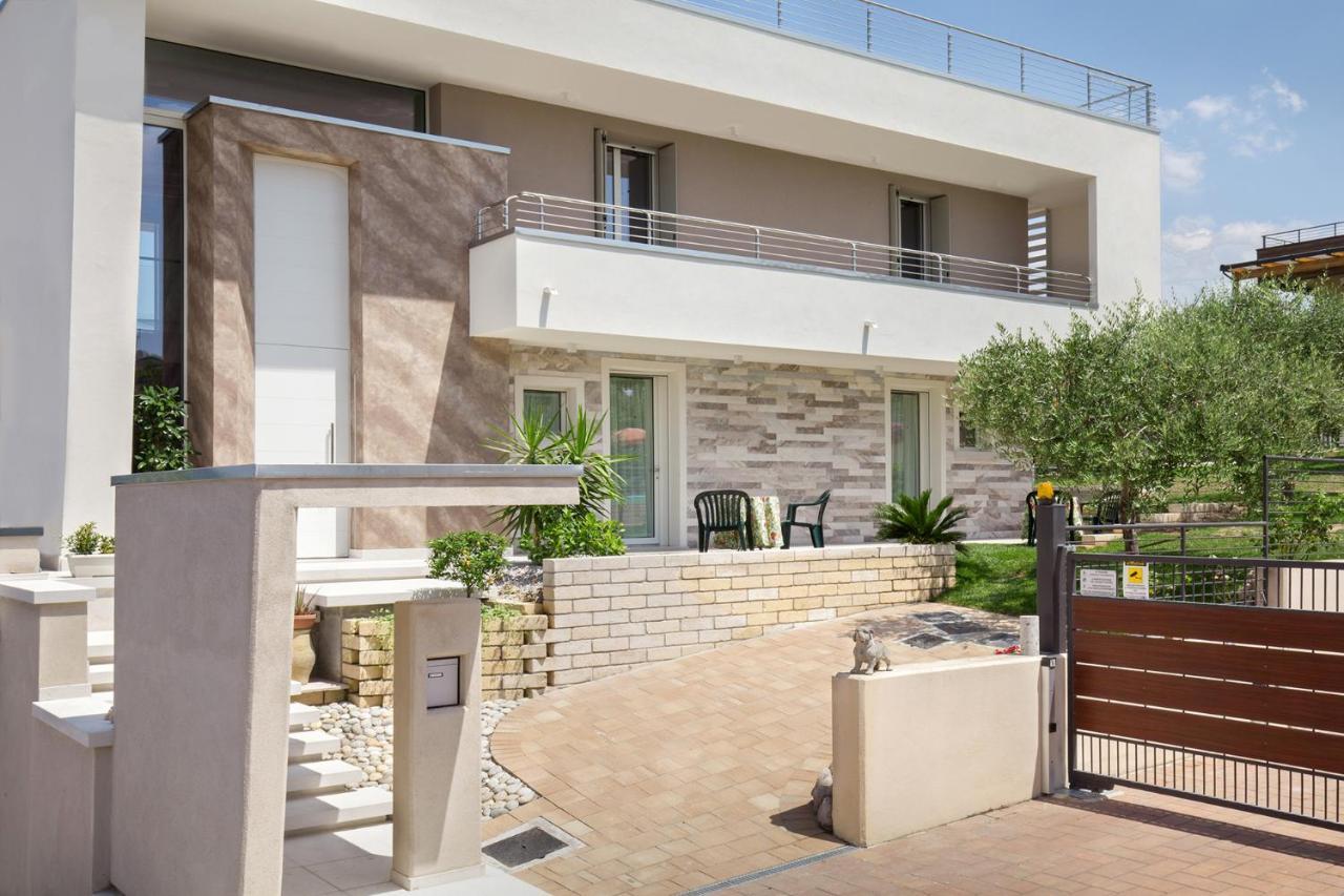 Villa Aurora-Holiday Home Apt 2 Bardolino Bagian luar foto