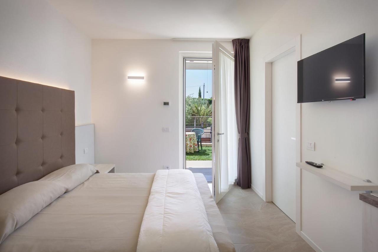 Villa Aurora-Holiday Home Apt 2 Bardolino Bagian luar foto