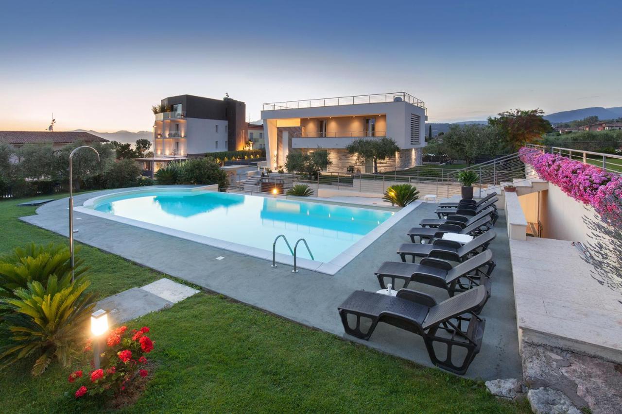 Villa Aurora-Holiday Home Apt 2 Bardolino Bagian luar foto