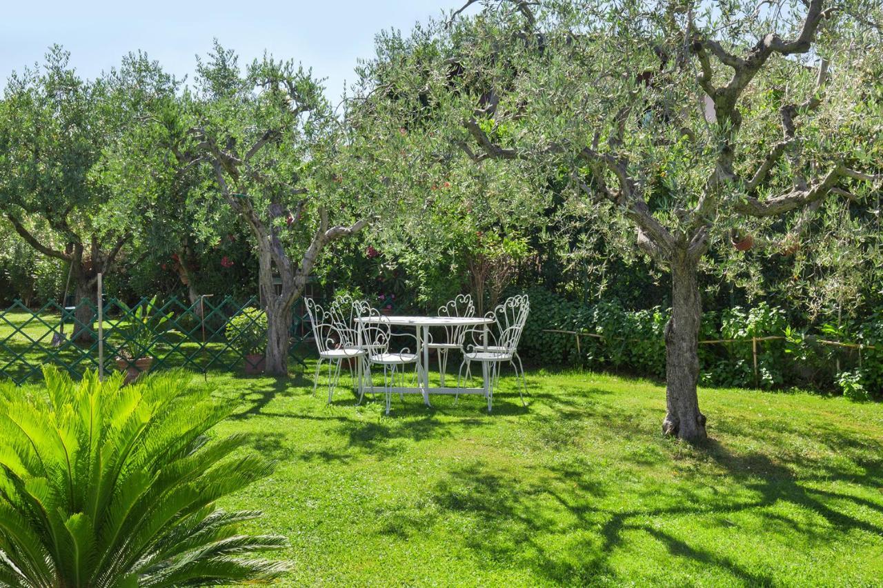 Villa Aurora-Holiday Home Apt 2 Bardolino Bagian luar foto