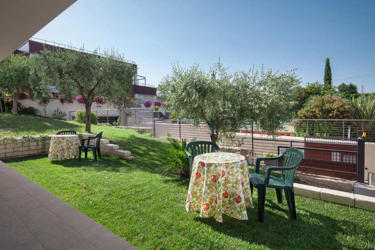 Villa Aurora-Holiday Home Apt 2 Bardolino Bagian luar foto