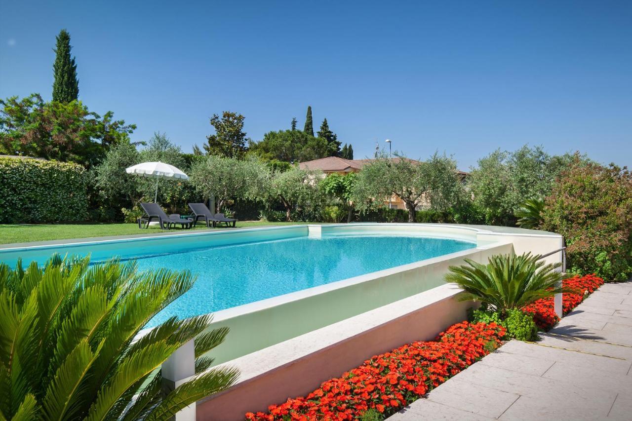 Villa Aurora-Holiday Home Apt 2 Bardolino Bagian luar foto