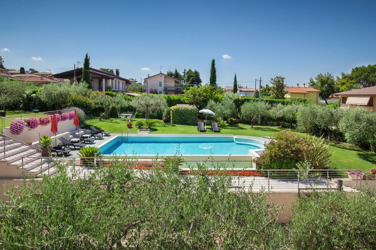 Villa Aurora-Holiday Home Apt 2 Bardolino Bagian luar foto