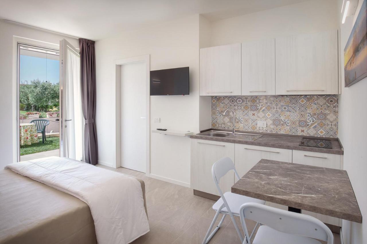 Villa Aurora-Holiday Home Apt 2 Bardolino Bagian luar foto
