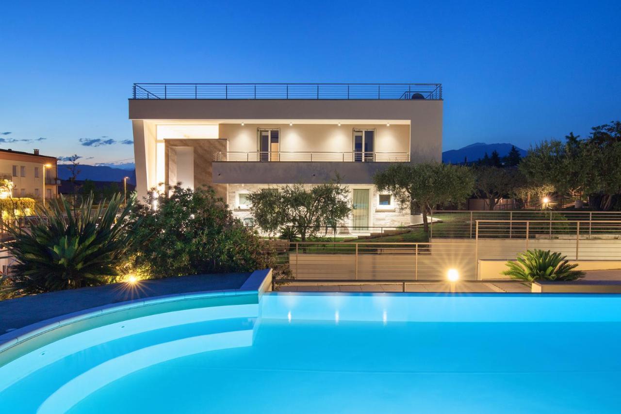 Villa Aurora-Holiday Home Apt 2 Bardolino Bagian luar foto